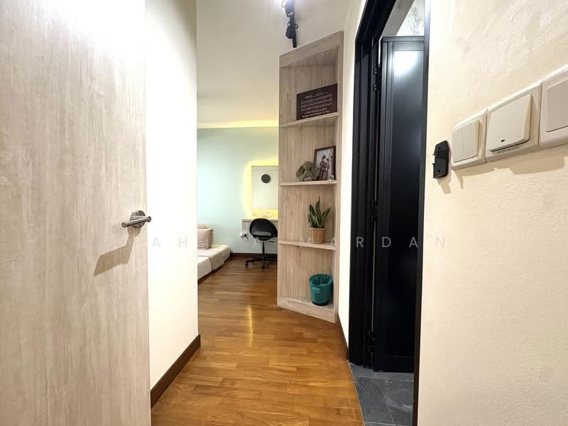 175A Corporation Tiara, 175A Yung Kuang Road, Boon Lay / Jurong / Tuas, 3 Bedrooms, 1,216 sqft, HDB Flat For Sale, by Syahira Mardan, 500271572 - Corridor - PropertyGuru.com.sg