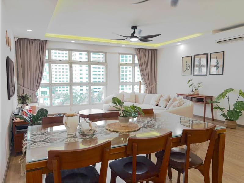 175A Corporation Tiara, 175A Yung Kuang Road, Boon Lay / Jurong / Tuas, 3 Bedrooms, 1,216 sqft, HDB Flat For Sale, by Syahira Mardan, 500271572 - Living Room - PropertyGuru.com.sg