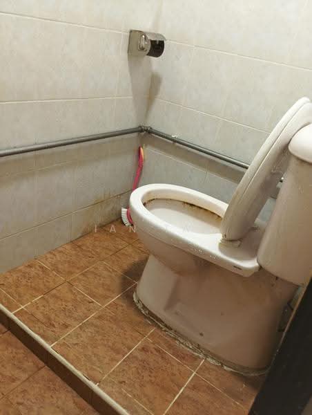 18 Upper Boon Keng Road, 18 Upper Boon Keng Road, Eunos / Geylang / Paya Lebar, 3 Bedrooms, 700 sqft, HDB Flat For Rent, by Ian Tan, 500271573 - Bathroom - PropertyGuru.com.sg
