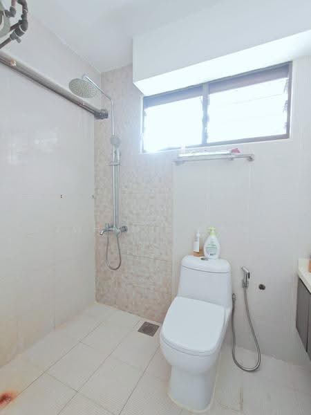 367 Tampines Street 34, 367 Tampines Street 34, Pasir Ris / Tampines, 3 Bedrooms, 1,076 sqft, HDB Flat For Sale, by Johnnie Han, 500271575 - Bathroom - PropertyGuru.com.sg