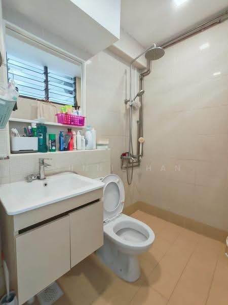 367 Tampines Street 34, 367 Tampines Street 34, Pasir Ris / Tampines, 3 Bedrooms, 1,076 sqft, HDB Flat For Sale, by Johnnie Han, 500271575 - Bathroom - PropertyGuru.com.sg