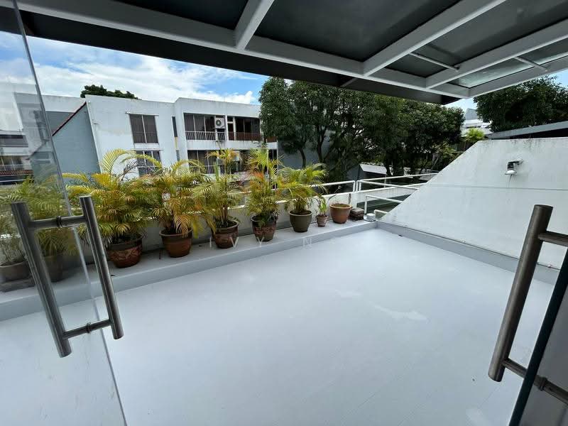 Watten Hill Condo, Watten View, Newton / Novena, 3 Bedrooms, 2,669 sqft, Condominium For Rent, by Ivy Ng, 500271585 - Balcony - PropertyGuru.com.sg