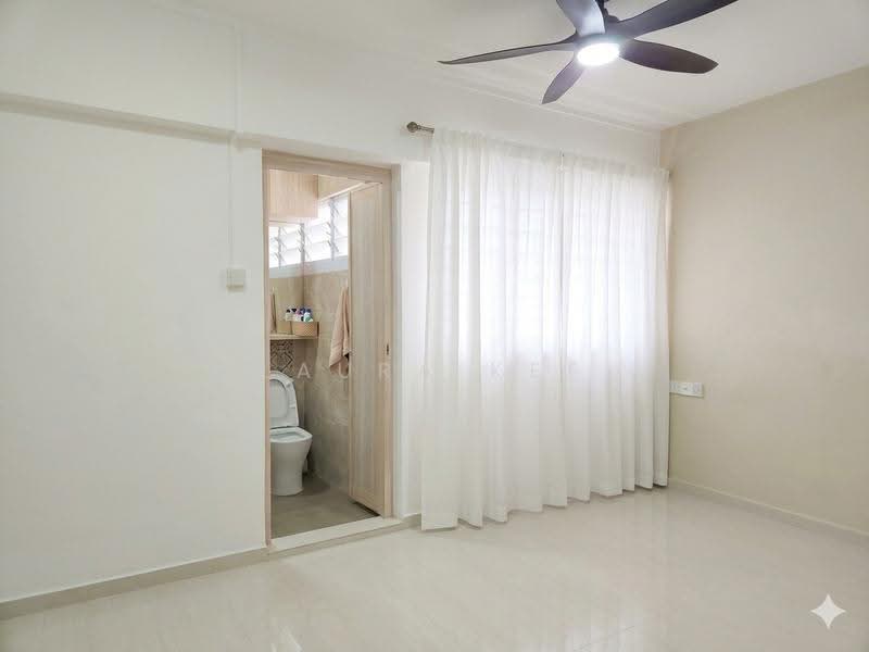139 Potong Pasir Avenue 3, 139 Potong Pasir Avenue 3, Macpherson / Potong Pasir, 2 Bedrooms, 797 sqft, HDB Flat For Sale, by Laura Kee, 500271599 - Master room - PropertyGuru.com.sg