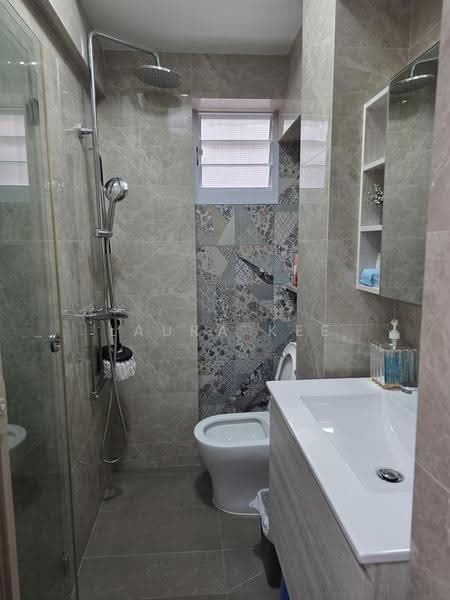 139 Potong Pasir Avenue 3, 139 Potong Pasir Avenue 3, Macpherson / Potong Pasir, 2 Bedrooms, 797 sqft, HDB Flat For Sale, by Laura Kee, 500271599 - Bathroom - PropertyGuru.com.sg