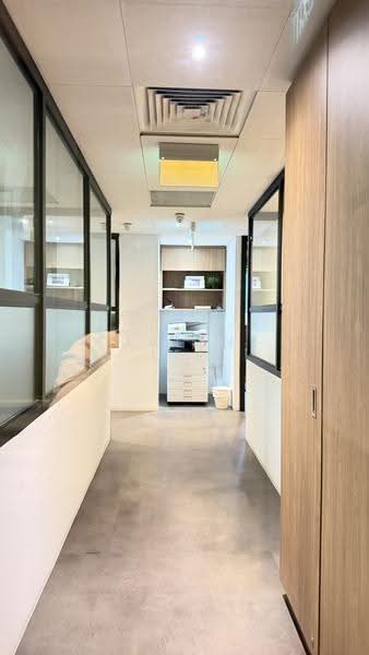High Street Centre, 1 North Bridge Road, City Hall / Clarke Quay, 1,001 sqft, Office For Sale, by Edalene Lee, 500271609 - Corridor - CommercialGuru.com.sg