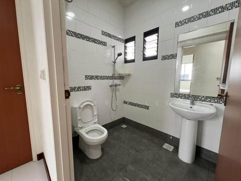 258A Punggol Field, 258A Punggol Field, Hougang / Punggol / Sengkang, Room Rental, 150 sqft, HDB Flat For Rent, by Jeffrey Lee, 500271621 - Bathroom - PropertyGuru.com.sg