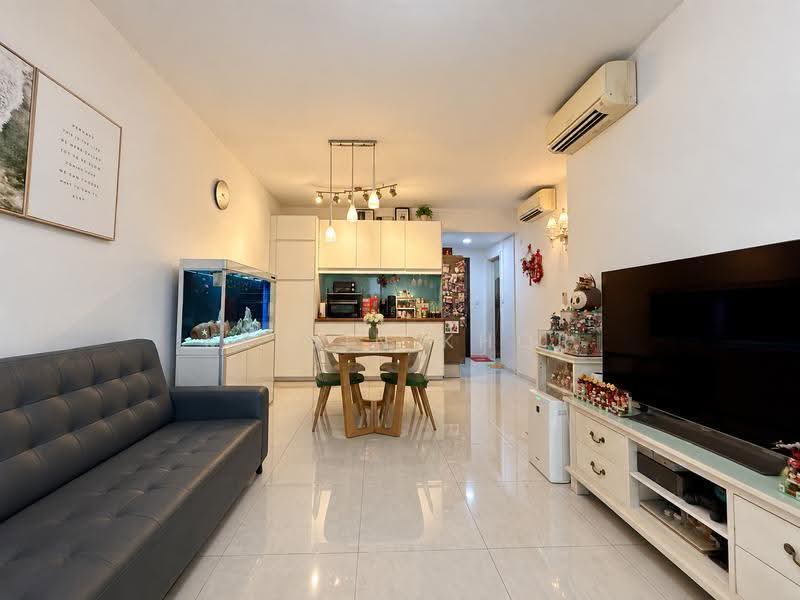 Lake Life, 6 Tao Ching Road, Boon Lay / Jurong / Tuas, 3 Bedrooms, 1,119 sqft, Condominium For Sale, by Kelvin Khor, 500271625 - Living Room - PropertyGuru.com.sg