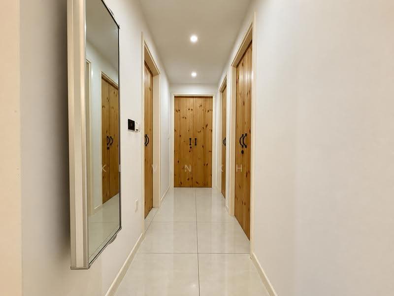 Lake Life, 6 Tao Ching Road, Boon Lay / Jurong / Tuas, 3 Bedrooms, 1,119 sqft, Condominium For Sale, by Kelvin Khor, 500271625 - Corridor - PropertyGuru.com.sg