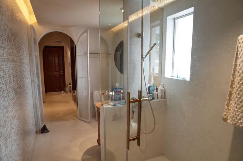 Trendy Tiong Bahru One Bed, Tiong Bahru Road, Alexandra / Commonwealth, 1 Bedroom, 800 sqft, Walk-up Apartment For Rent, by Susan Prior, 500271633 - Bathroom - PropertyGuru.com.sg