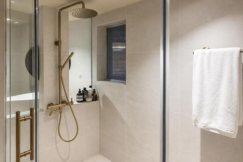 Trendy Tiong Bahru One Bed, Tiong Bahru Road, Alexandra / Commonwealth, 1 Bedroom, 800 sqft, Walk-up Apartment For Rent, by Susan Prior, 500271633 - Bathroom - PropertyGuru.com.sg