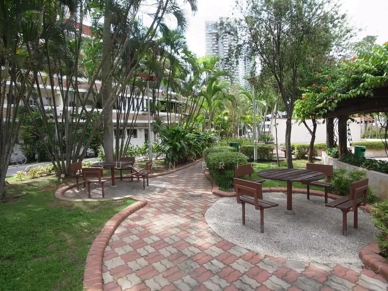 Trendy Tiong Bahru One Bed, Tiong Bahru Road, Alexandra / Commonwealth, 1 Bedroom, 800 sqft, Walk-up Apartment For Rent, by Susan Prior, 500271633 - Exterior - PropertyGuru.com.sg