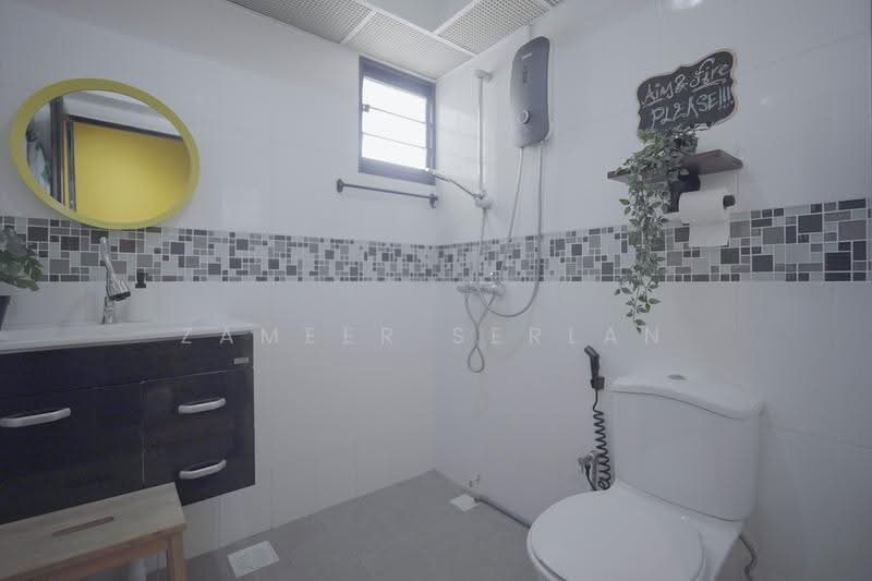302A Woodlands Street 31, 302A Woodlands Street 31, Admiralty / Woodlands, 2 Bedrooms, 721 sqft, HDB Flat For Sale, by Zameer Serlan, 500271651 - Common Bathroom - PropertyGuru.com.sg
