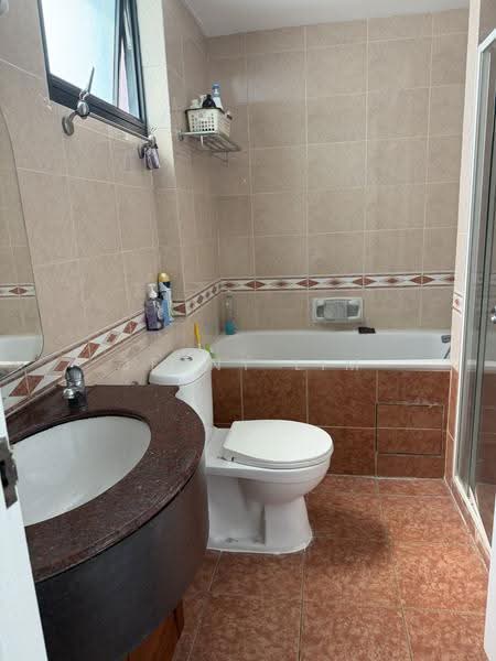 Westmere, 71 Jurong East Street 13, Boon Lay / Jurong / Tuas, 3 Bedrooms, 1,291 sqft, Condominium For Rent, by Jenny Lim, 500271654 - Master Bathroom - PropertyGuru.com.sg