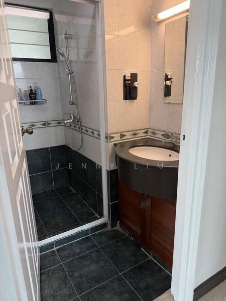 Westmere, 71 Jurong East Street 13, Boon Lay / Jurong / Tuas, 3 Bedrooms, 1,291 sqft, Condominium For Rent, by Jenny Lim, 500271654 - Common Bathroom - PropertyGuru.com.sg