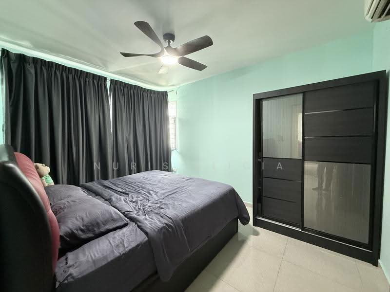 208A Punggol Place, 208A Punggol Place, Hougang / Punggol / Sengkang, 2 Bedrooms, 721 sqft, HDB Flat For Sale, by Nuris Alicia, 500271669 - Bedroom - PropertyGuru.com.sg