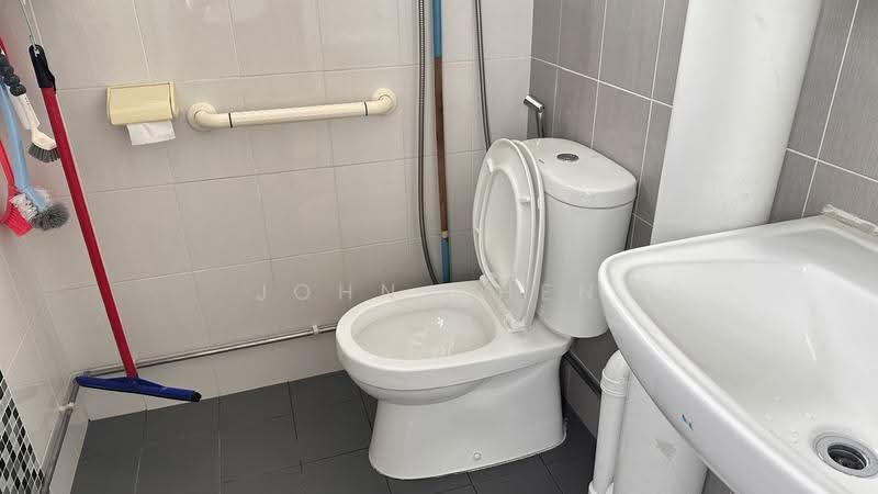 214 Bedok North Street 1, 214 Bedok North Street 1, Bedok / Upper East Coast, Room Rental, 120 sqft, HDB Flat For Rent, by John Chen, 500271675 - Bathroom - PropertyGuru.com.sg