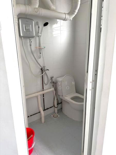 126 Yishun Street 11, 126 Yishun Street 11, Sembawang / Yishun, Room Rental, 120 sqft, HDB Flat For Rent, by Steven Choo, 500271677 - Bathroom - PropertyGuru.com.sg