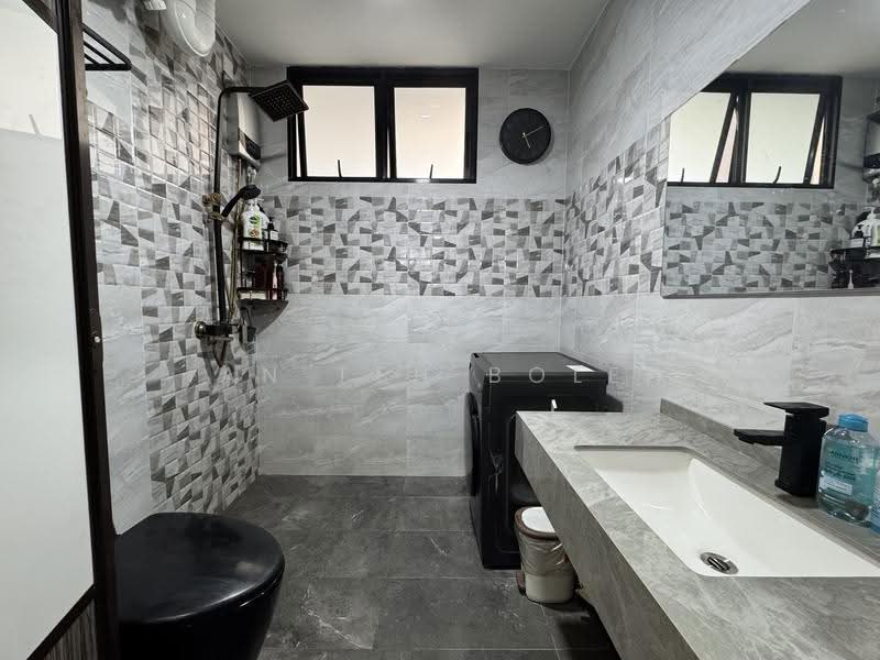 Cheap! Design and Built EA! Point Block! 3+Propose Study Layout! Bukit Panjang Segar Road!, PREMIUM DESIGN N BUILD! MOVE IN! #03 LOW FLOOR LOVERS ONLY!, 3 Bedrooms, 1,345 sqft, HDB Flat For Sale, by Ian Teh Boleh, 500271678 - Bathroom - PropertyGuru.com.sg