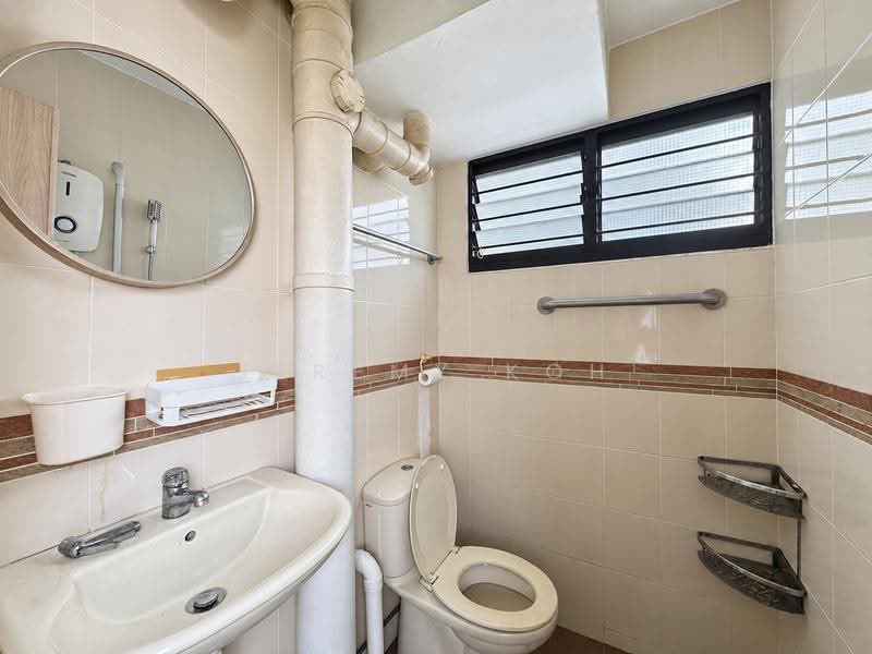 50 Chai Chee Street, 50 Chai Chee Street, Bedok / Upper East Coast, 2 Bedrooms, 732 sqft, HDB Flat For Sale, by Jeremy Koh, 500271680 - Bathroom - PropertyGuru.com.sg