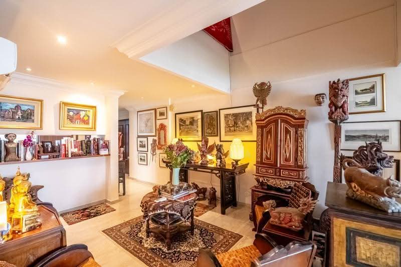 Cheapest 4 bed in District 10 with 2271 square feet, 21 Jervois Close, Tanglin / Holland / Bukit Timah, 4 Bedrooms, 2,271 sqft, Apartment For Sale, by Sharon Jany, 500271692 - Living Room - PropertyGuru.com.sg