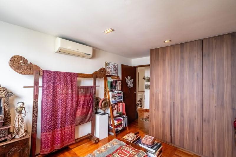 Cheapest 4 bed in District 10 with 2271 square feet, 21 Jervois Close, Tanglin / Holland / Bukit Timah, 4 Bedrooms, 2,271 sqft, Apartment For Sale, by Sharon Jany, 500271692 - Interior - PropertyGuru.com.sg