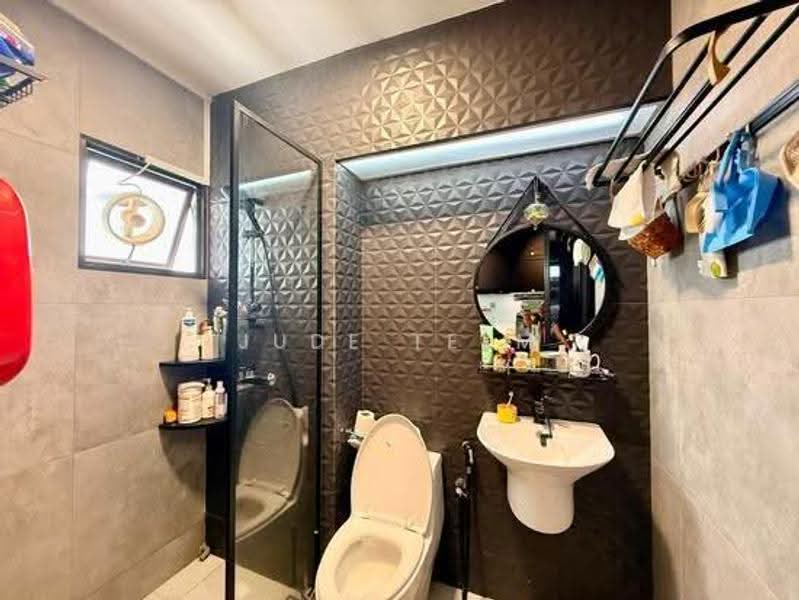 19 Jalan Tenteram, 19 Jalan Tenteram, Balestier / Toa Payoh, 3 Bedrooms, 1,130 sqft, HDB Flat For Sale, by Jude Teem, 500271697 - Bathroom - PropertyGuru.com.sg