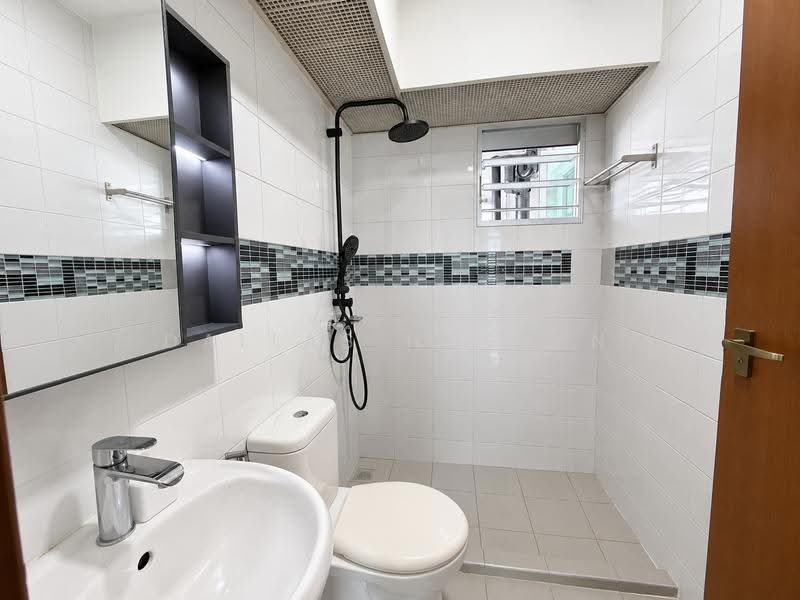 208A Punggol Place, 208A Punggol Place, Hougang / Punggol / Sengkang, 2 Bedrooms, 721 sqft, HDB Flat For Sale, by Dallas Hassan, 500271707 - Bathroom - PropertyGuru.com.sg