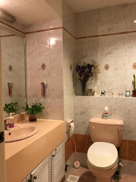 Hume Park I, 15 Hume Avenue, Clementi Park / Upper Bukit Timah, 4 Bedrooms, 1,600 sqft, Condominium For Rent, by Rebecca Lee, 500271718 - Bathroom - PropertyGuru.com.sg