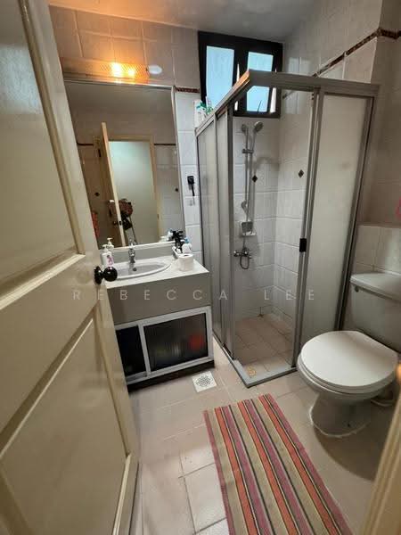 Hume Park I, 15 Hume Avenue, Clementi Park / Upper Bukit Timah, 4 Bedrooms, 1,600 sqft, Condominium For Rent, by Rebecca Lee, 500271718 - Bathroom - PropertyGuru.com.sg
