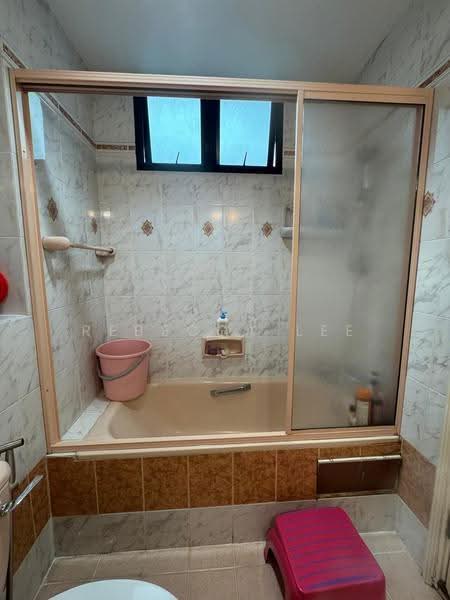 Hume Park I, 15 Hume Avenue, Clementi Park / Upper Bukit Timah, 4 Bedrooms, 1,600 sqft, Condominium For Rent, by Rebecca Lee, 500271718 - Bathroom - PropertyGuru.com.sg