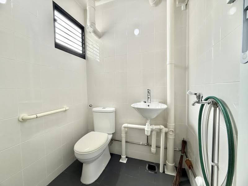 640 Ang Mo Kio Avenue 6, 640 Ang Mo Kio Avenue 6, Ang Mo Kio / Bishan / Thomson, 3 Bedrooms, 980 sqft, HDB Flat For Sale, by Young Chng, 500271724 - Bathroom - PropertyGuru.com.sg