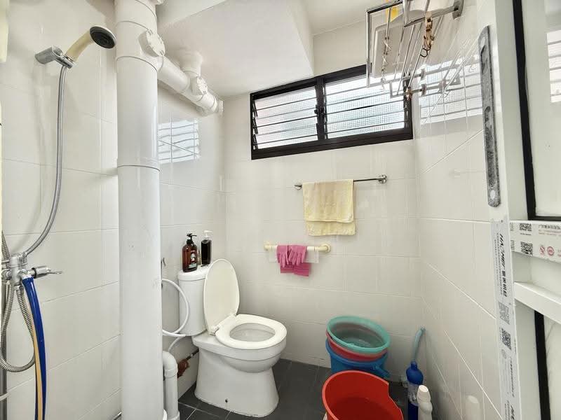 640 Ang Mo Kio Avenue 6, 640 Ang Mo Kio Avenue 6, Ang Mo Kio / Bishan / Thomson, 3 Bedrooms, 980 sqft, HDB Flat For Sale, by Young Chng, 500271724 - Bathroom - PropertyGuru.com.sg