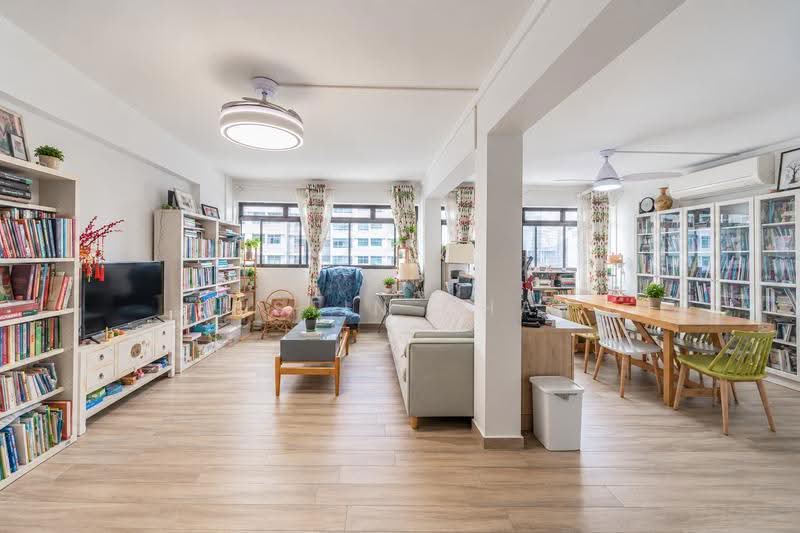 20 Holland Drive, 20 Holland Drive, Tanglin / Holland / Bukit Timah, 3 Bedrooms, 1,259 sqft, HDB Flat For Sale, by Justin Chan, 500271741 - Living Room - PropertyGuru.com.sg