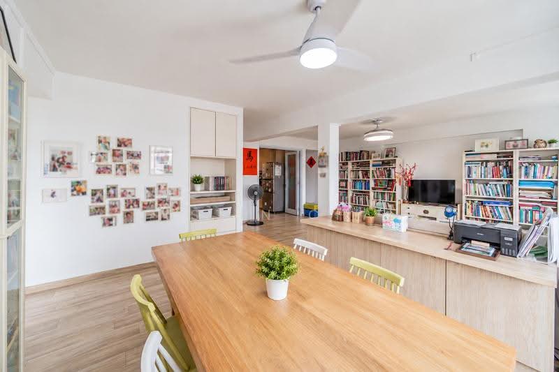 20 Holland Drive, 20 Holland Drive, Tanglin / Holland / Bukit Timah, 3 Bedrooms, 1,259 sqft, HDB Flat For Sale, by Justin Chan, 500271741 - Living Room - PropertyGuru.com.sg