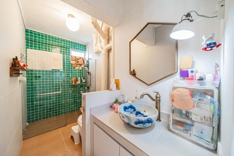 20 Holland Drive, 20 Holland Drive, Tanglin / Holland / Bukit Timah, 3 Bedrooms, 1,259 sqft, HDB Flat For Sale, by Justin Chan, 500271741 - Bathroom - PropertyGuru.com.sg