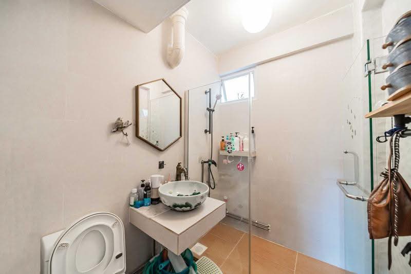 20 Holland Drive, 20 Holland Drive, Tanglin / Holland / Bukit Timah, 3 Bedrooms, 1,259 sqft, HDB Flat For Sale, by Justin Chan, 500271741 - Bathroom - PropertyGuru.com.sg