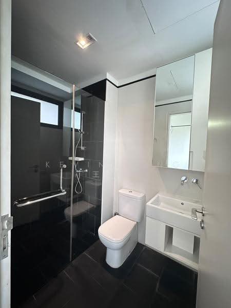 Village @ Pasir Panjang, 463 Pasir Panjang Road, Buona Vista / West Coast / Clementi New Town, 2 Bedrooms, 818 sqft, Condominium For Rent, by Kevin Wong 王奕凯, 500271751 - Bathroom - PropertyGuru.com.sg