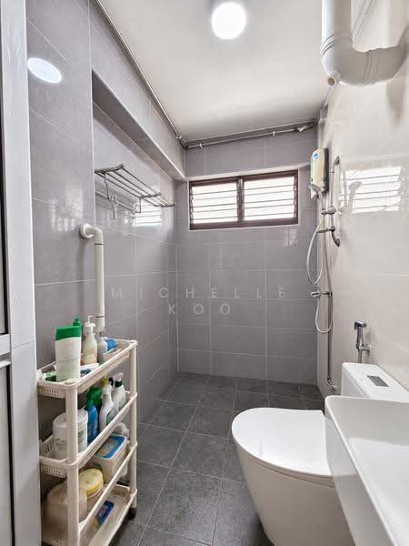 953 Jurong West Street 91, 953 Jurong West Street 91, Boon Lay / Jurong / Tuas, 3 Bedrooms, 1,184 sqft, HDB Flat For Sale, by Michelle Koo, 500271752 - Bathroom - PropertyGuru.com.sg