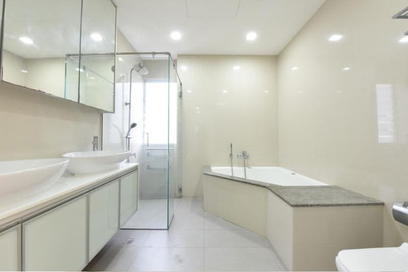 Regency Park, 3 Nathan Road, Tanglin / Holland / Bukit Timah, 4 Bedrooms, 365,014 sqft, Condominium For Rent, by Debra Teng, 500271754 - Bathroom - PropertyGuru.com.sg