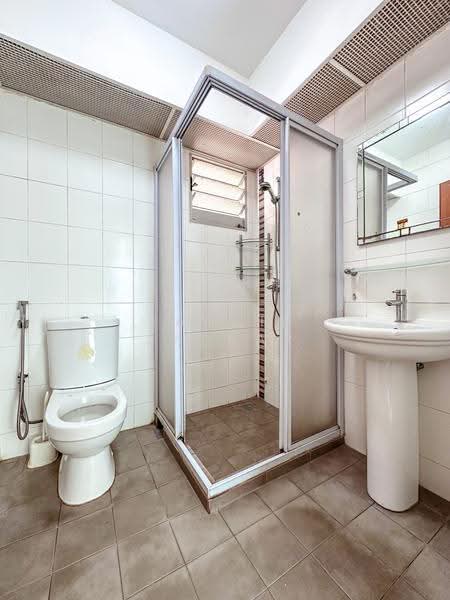 615A Edgefield Plains, 615A Edgefield Plains, Hougang / Punggol / Sengkang, 3 Bedrooms, 990 sqft, HDB Flat For Sale, by Fadhil Jabbar, 500271767 - Bathroom - PropertyGuru.com.sg