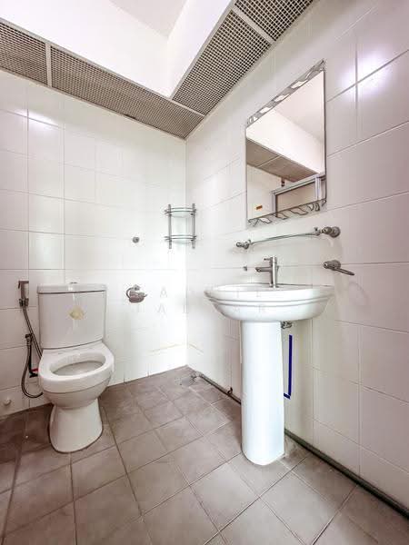 615A Edgefield Plains, 615A Edgefield Plains, Hougang / Punggol / Sengkang, 3 Bedrooms, 990 sqft, HDB Flat For Sale, by Fadhil Jabbar, 500271767 - Bathroom - PropertyGuru.com.sg