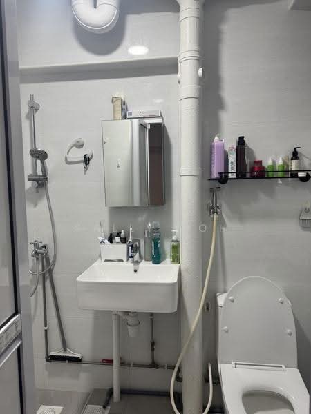 401 Fajar Road, 401 Fajar Road, Dairy Farm / Bukit Panjang / Choa Chu Kang, 4 Bedrooms, 1,313 sqft, HDB Flat For Sale, by Sally Koh, 500271772 - Bathroom - PropertyGuru.com.sg