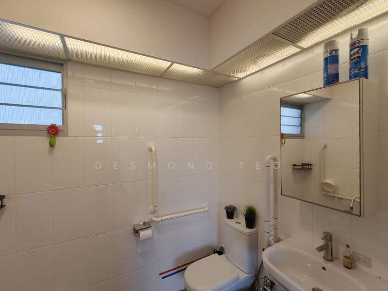 783A Woodlands Rise, 783A Woodlands Rise, Admiralty / Woodlands, 3 Bedrooms, 1,001 sqft, HDB Flat For Sale, by DESMOND TEO, 500271774 - Master toilet - PropertyGuru.com.sg