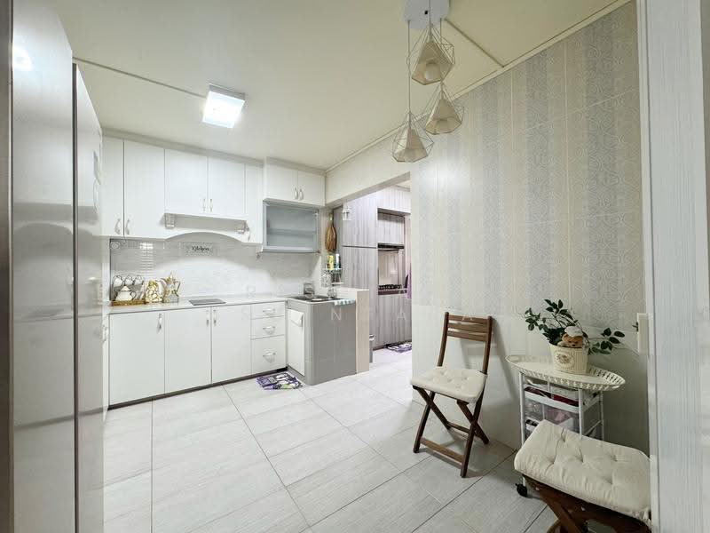 166 Gangsa Road, 166 Gangsa Road, Dairy Farm / Bukit Panjang / Choa Chu Kang, 4 Bedrooms, 1,313 sqft, HDB Flat For Sale, by Risdian Isbintara, 500271776 - Kitchen - PropertyGuru.com.sg