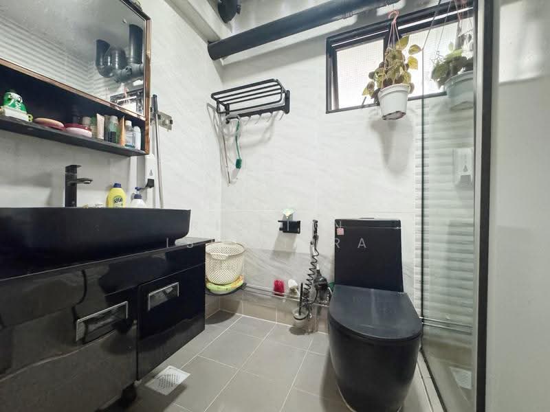 166 Gangsa Road, 166 Gangsa Road, Dairy Farm / Bukit Panjang / Choa Chu Kang, 4 Bedrooms, 1,313 sqft, HDB Flat For Sale, by Risdian Isbintara, 500271776 - Bathroom - PropertyGuru.com.sg