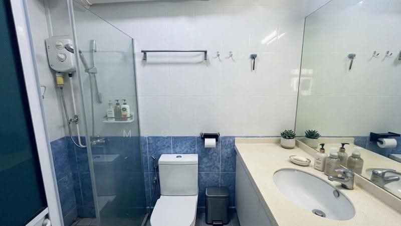 60 Lorong 4 Toa Payoh, 60 Lorong 4 Toa Payoh, Balestier / Toa Payoh, 3 Bedrooms, 1,292 sqft, HDB Flat For Sale, by Meg Wong, 500271798 - Bathroom - PropertyGuru.com.sg