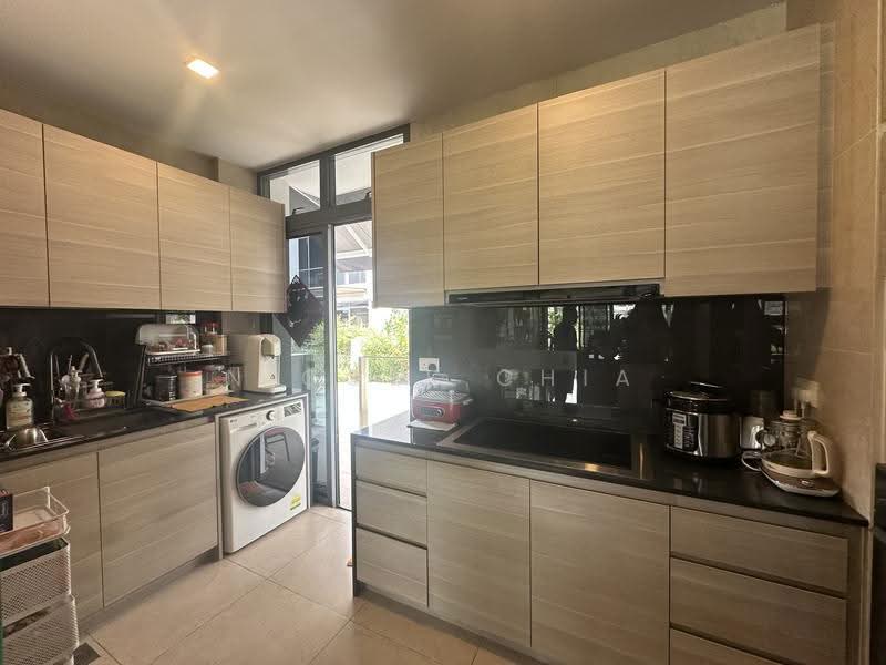 Belgravia Villas, 200 Ang Mo Kio Avenue 5, Seletar / Yio Chu Kang, 5 Bedrooms, 3,961 sqft, Cluster House For Sale, by Nicole Chia, 500271802 - Kitchen - PropertyGuru.com.sg