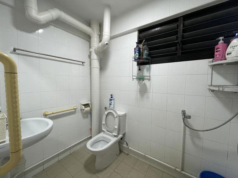 626 Hougang Avenue 8, 626 Hougang Avenue 8, Hougang / Punggol / Sengkang, Room Rental, 120 sqft, HDB Flat For Rent, by Charlene Chai, 500271805 - Bathroom - PropertyGuru.com.sg