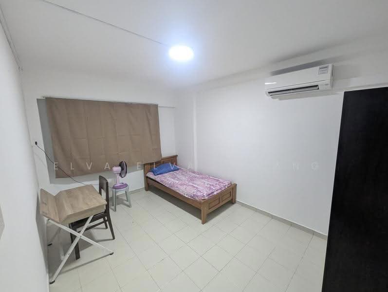 667 Hougang Avenue 4, 667 Hougang Avenue 4, Hougang / Punggol / Sengkang, Room Rental, 80 sqft, HDB Flat For Rent, by Elva Elva Ouyang, 500271824 - Bedroom - PropertyGuru.com.sg