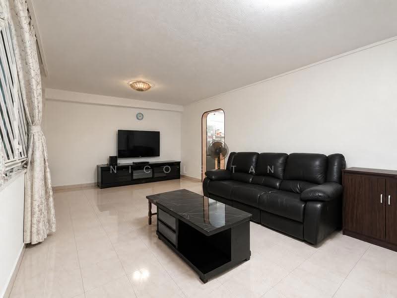 48 Lengkok Bahru, 48 Lengkok Bahru, Alexandra / Commonwealth, 3 Bedrooms, 904 sqft, HDB Flat For Sale, by Nicole Tan, 500271826 - Living Room - PropertyGuru.com.sg